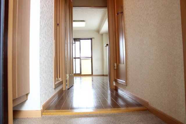 カルム六番町の玄関