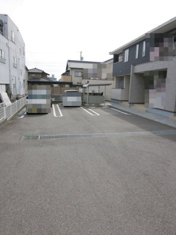 シャルマンエルＣ　　刈谷市近郊の賃貸はクラスホーム刈谷店の駐車場|車をお持ちの方に嬉しい駐車場付きの物件です