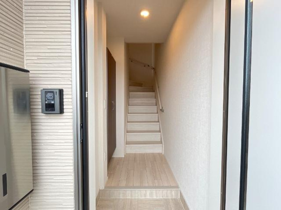 南京終7丁目アパート新築工事の玄関