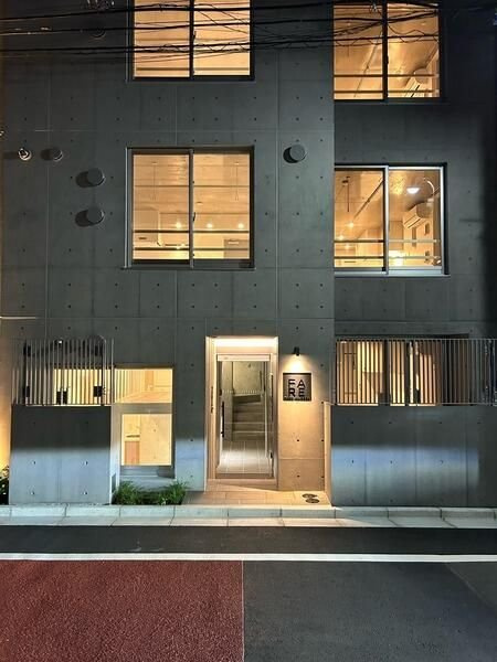 ＰＲＡＴＩＱＵＥ　ＫＡＧＵＲＡＺＡＫＡ　ｗｅｓｔのエントランス