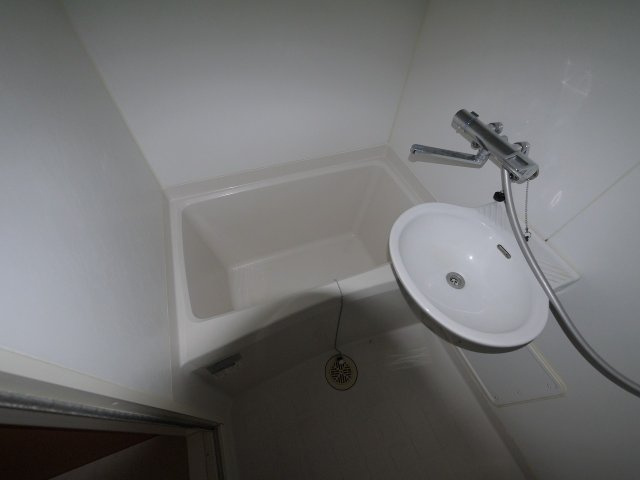 レオパレスナップ　シャンブルの浴室|日々の疲れを癒すお風呂付です