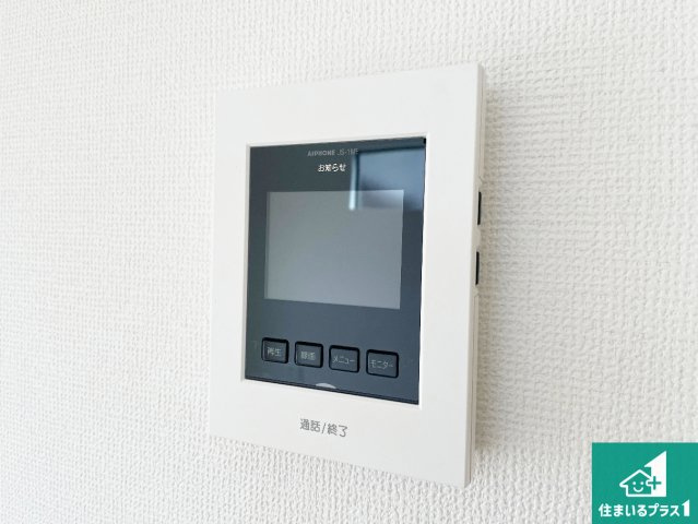 栗東市手原　第1期　新築一戸建ての防犯設備|カラーモニターインターホン！声だけでなく来訪者の姿や顔がモニターで確認できるので、小さなお子様がいらっしゃるご家庭でも安心できます！