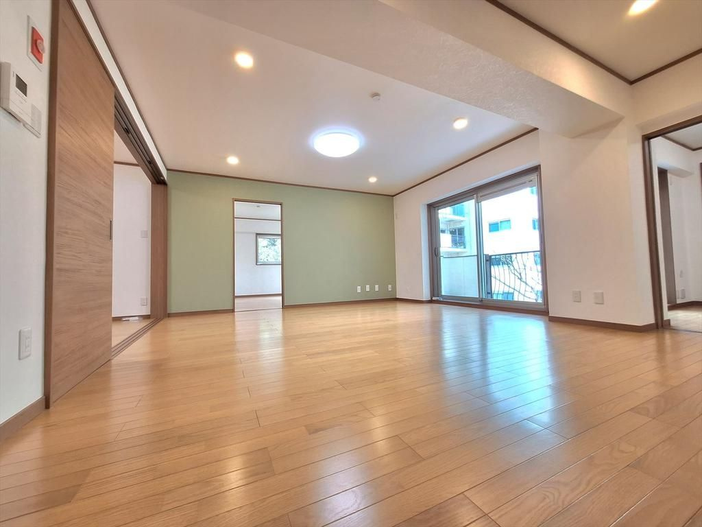 武蔵野グリーンタウンＤ棟の居間・リビング