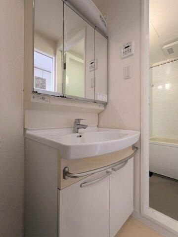 ガーデン板橋氷川町の洗面所