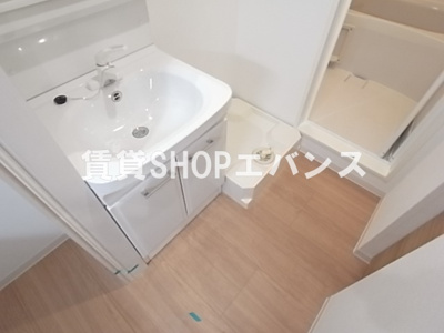【洗面所】 | ウインドテラス津田沼 | 明るい洗面所です