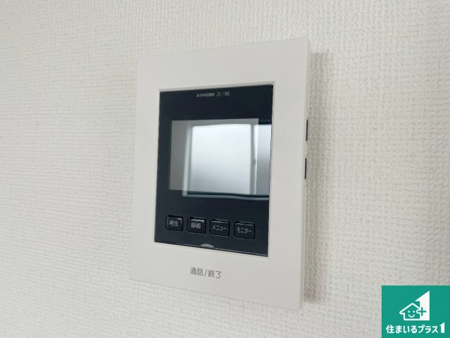 栗東市手原　第1期　新築一戸建ての防犯設備|カラーモニターインターホン！声だけでなく来訪者の姿や顔がモニターで確認できるので、小さなお子様がいらっしゃるご家庭でも安心できます！