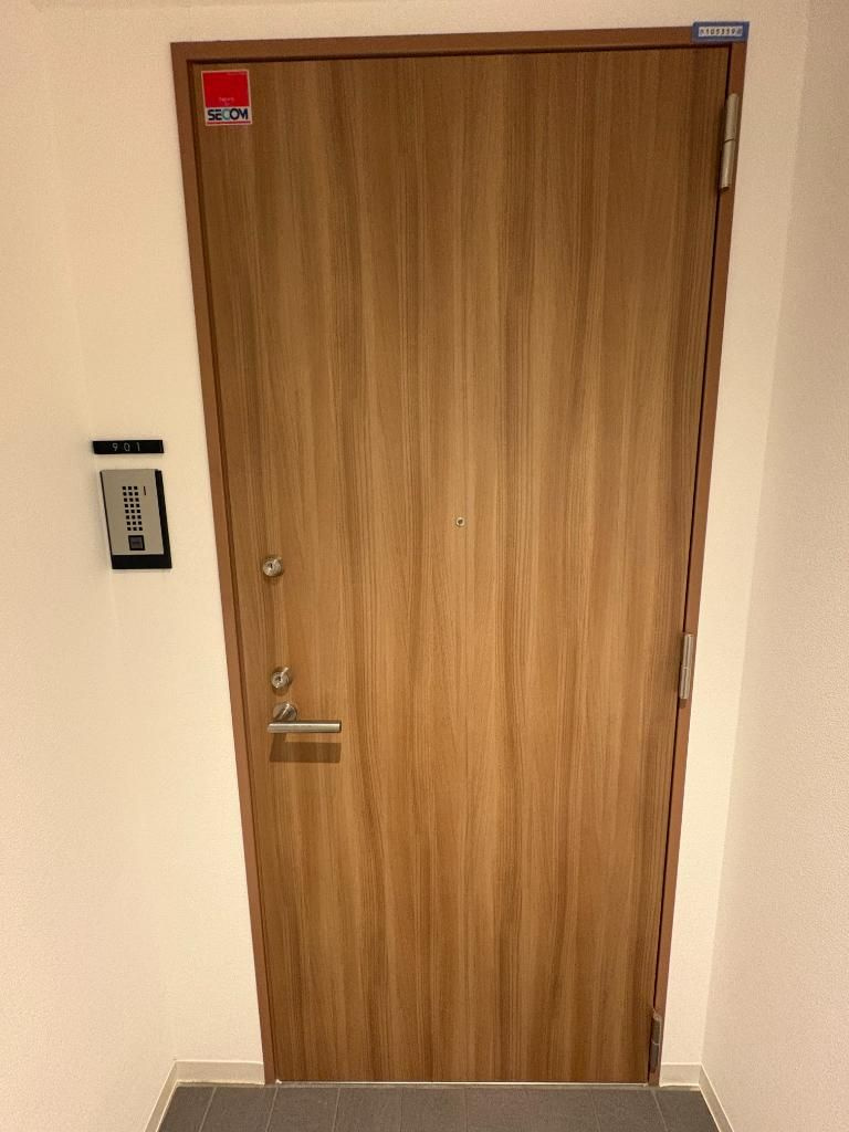 TRUST Shin-okachimachiの玄関