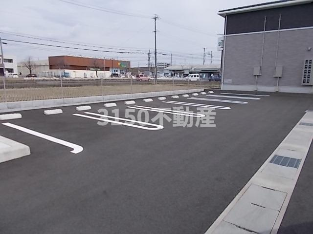フルールメゾンⅡの駐車場|駐車場に車を止められます