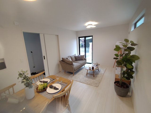 リナ―ジュL豊川御津町広石の居間・リビング