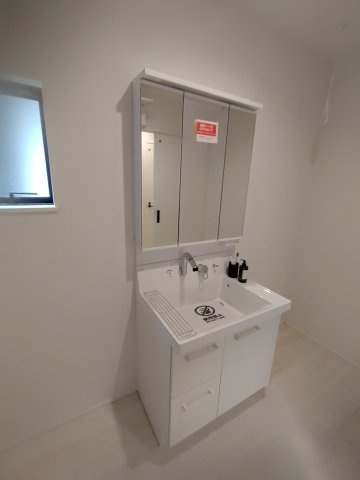 リナ―ジュL豊川御津町広石の洗面所