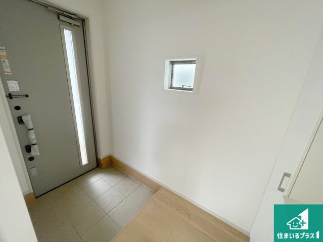 栗東市手原　第1期　新築一戸建ての玄関|シューズボックスにはたくさんの靴が収納できるので玄関周りはいつもスッキリ！ご家族が増えても安心！