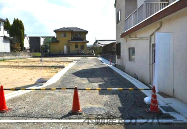 平田町の分譲のおトチ4号地　松山市平田町売土地の前面道路含む現地写真|前面道路含む現地写真です