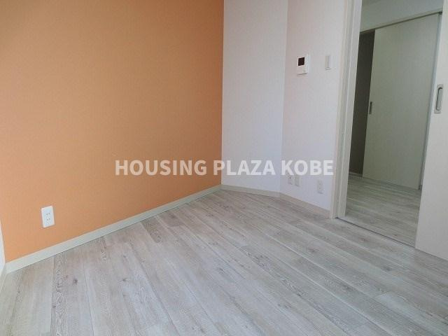 マウンテンハウスⅠのその他|オレンジのアクセントがおしゃれ。