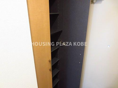 ワコーレヴィアーノ須磨関守町２丁目　須磨駅の賃貸情報の収納