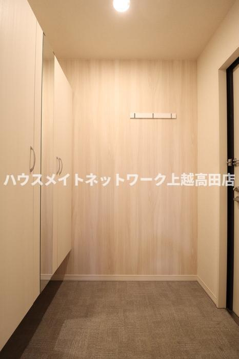 ベルファミーユの玄関|玄関（参考同型302号室室内写真）