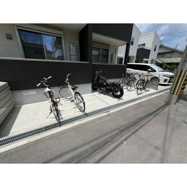 エステイトE池田1の駐車場