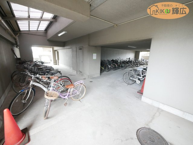 ロイヤルシャトー手柄南　2階の駐輪場