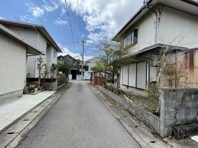 岩出市中島・中古戸建・54769の前面道路含む現地写真