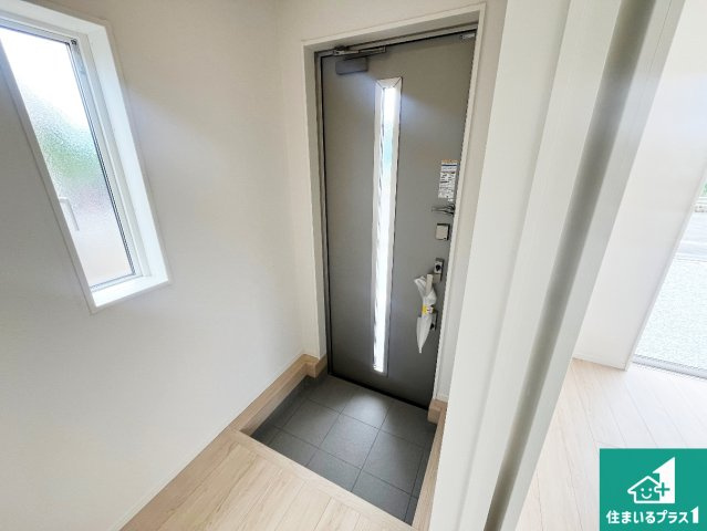 明石市二見町西二見　第23期　新築一戸建ての玄関|シューズボックスにはたくさんの靴が収納できるので玄関周りはいつもスッキリ！ご家族が増えても安心！
