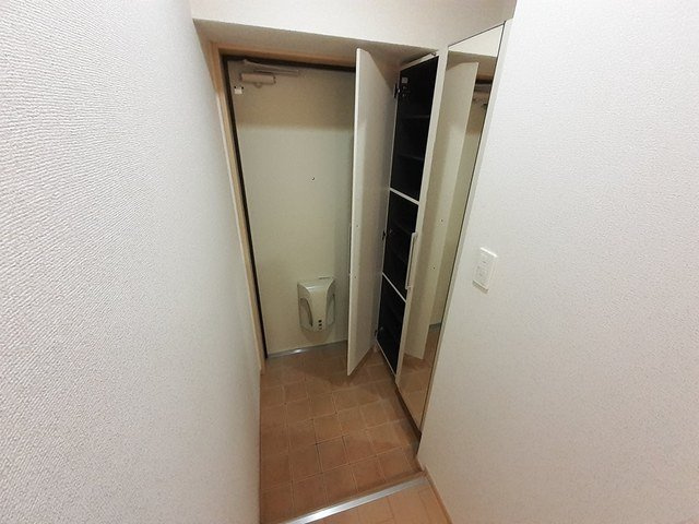 アビタシオン　オンズアンの玄関