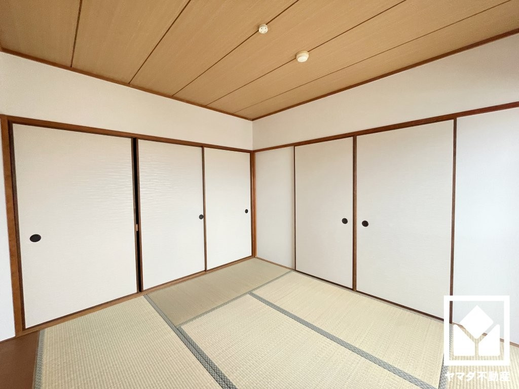 ベルヴェデールイトーピア武庫川の和室|リビングに隣接しており、一体利用も可能です。子どもの遊び場、お昼寝スペース、家族のくつろぎ空間にも。和室があると、暮らしの幅がぐんと広がる。