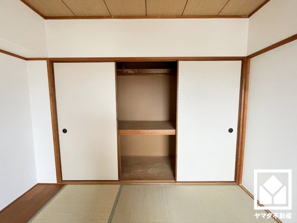 ベルヴェデールイトーピア武庫川の収納|大きな押入れなので整理整頓しやすいです。お客様用の座布団や寝具も収納可能です。