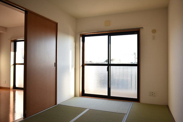 パストラルピアの居間・リビング|落ち着いた和室です。