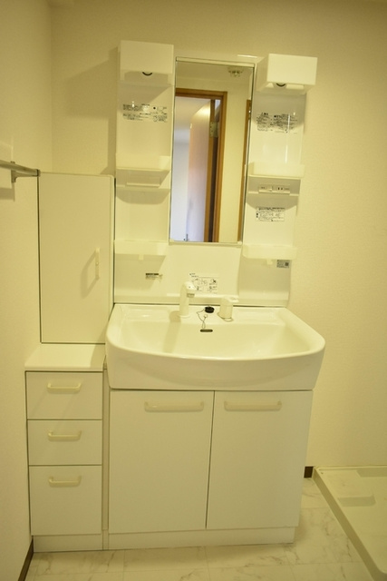 パストラルピアの洗面所|シャワー付き洗面化粧台。