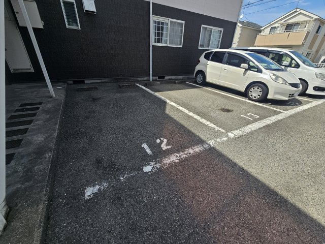 K・クレーネーの駐車場
