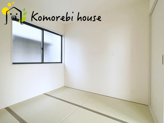 さいたま市見沼区東宮下　新築一戸建て　リーブルガーデン　01の和室|ゆったりとくつろげる和室です