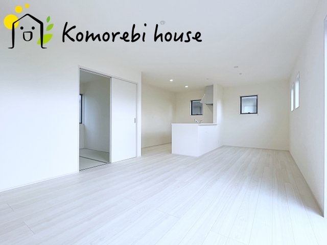 さいたま市見沼区東宮下　新築一戸建て　リーブルガーデン　01の居間・リビング|おしゃれなリビングです