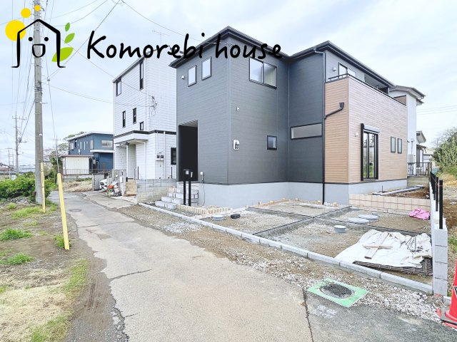 さいたま市見沼区東宮下　新築一戸建て　リーブルガーデン　01の前面道路含む現地写真|前面道路含む現地写真です