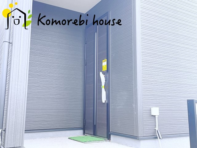 さいたま市見沼区東宮下　新築一戸建て　リーブルガーデン　01の玄関|収納もある玄関です