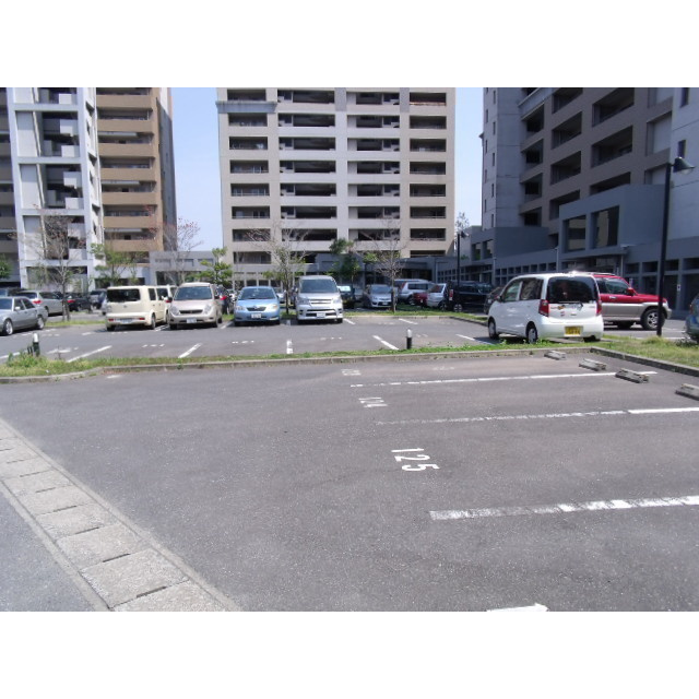 パークサンリヤン大橋Ａ棟　三宅小学校区の駐車場|パークサンリヤン大橋Ａ棟