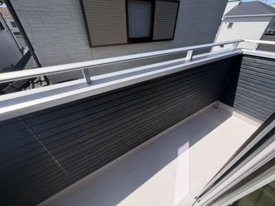 【バルコニー】 | グランソフィア南辻 | 外からの目が気にならないバルコニーで洗濯物が干せます