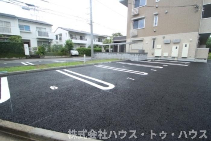 グランフェリシアの駐車場