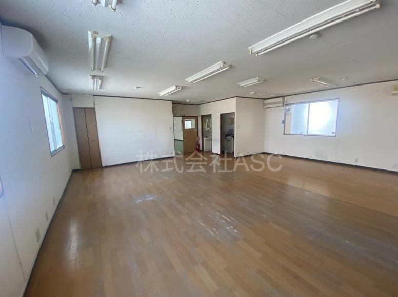 摂津市南別府町貸倉庫のエントランス