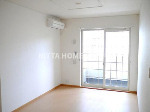 グリーン・エコーⅡの居間・リビング|リビングは広々１２.１帖♪