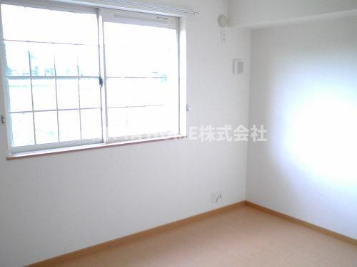 グリーン・エコーⅡの内装|洋室は６帖です♪