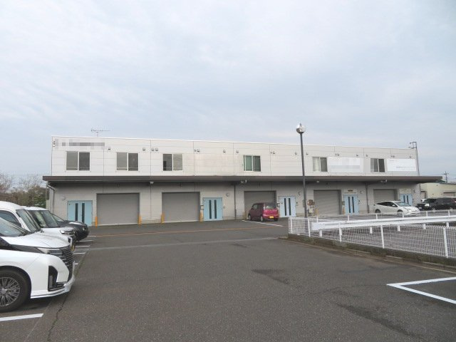 川口市大字石神の倉庫の外観