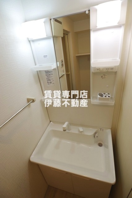 Pura Vida幅下の独立洗面台