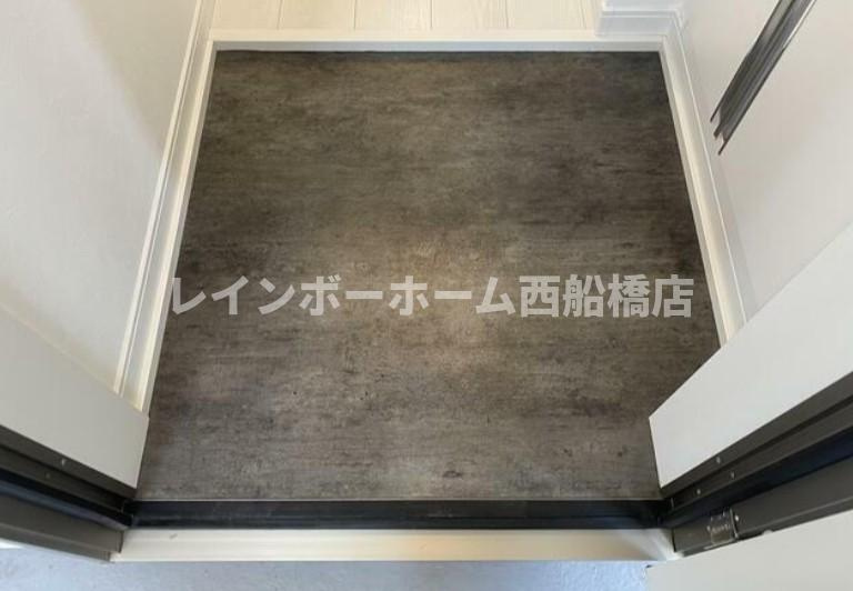 V-room1の玄関