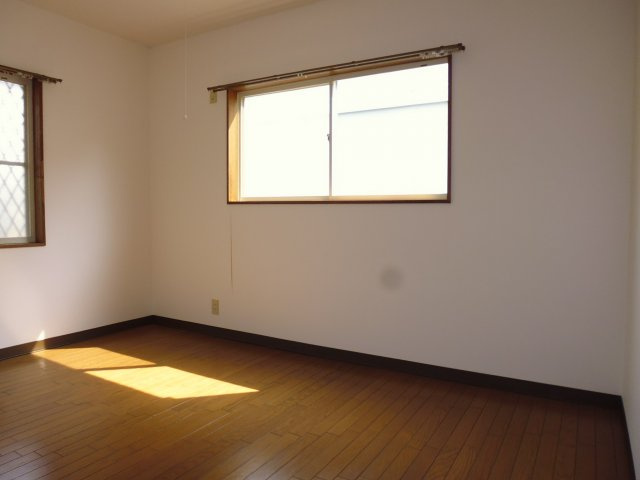 アーバン本多聞の洋室