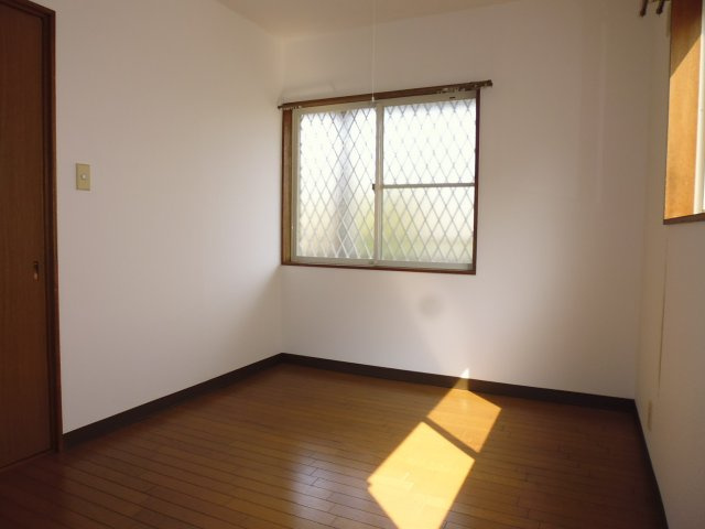 アーバン本多聞の洋室