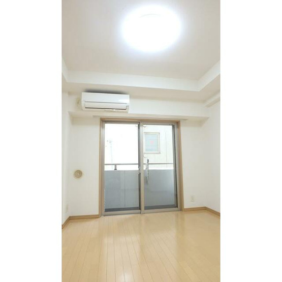 【居間・リビング】 | ナビウス西新宿 | 6.1帖のきれいな洋室。