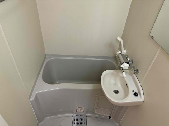 レオパレス蓮華の浴室|※同タイプ部屋の写真となります