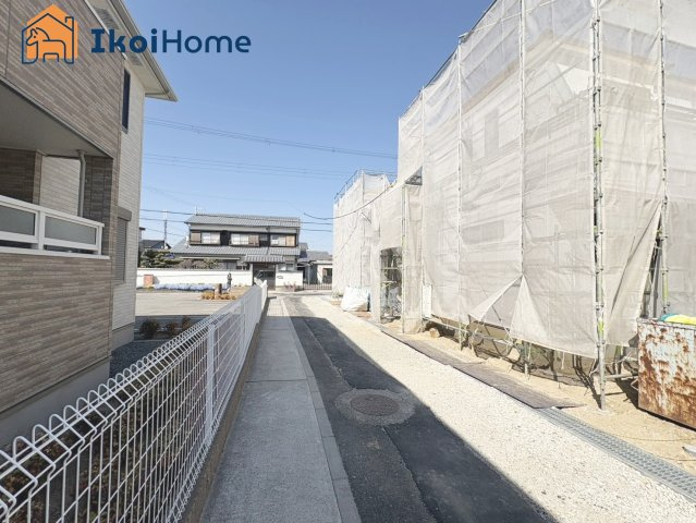 明石市魚住町西岡　全4棟B号棟　新築戸建の前面道路含む現地写真|【ホームページに現地動画掲載中】●年中無休：当日予約可●弊社は契約前に新築戸建の住宅診断が無料！