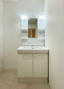 【洗面所】 | プリムローズ(東尾久) | 脱衣スペースもあります