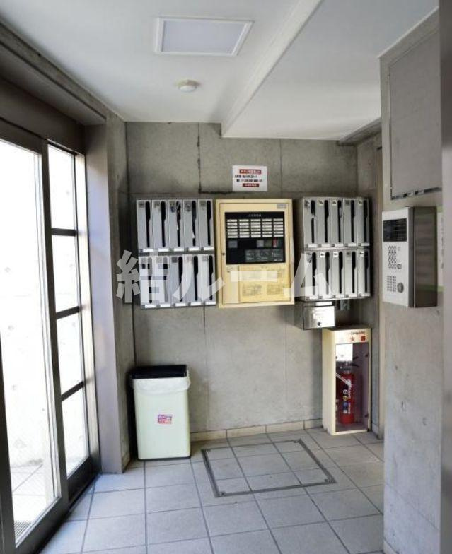 新宿区高田馬場４丁目の賃貸マンションのエントランス