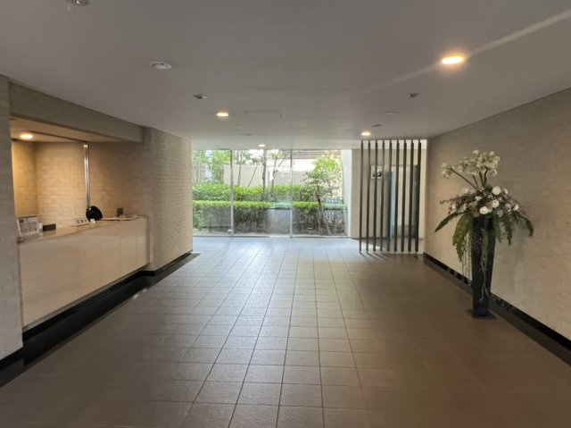 レピア高松のエントランス